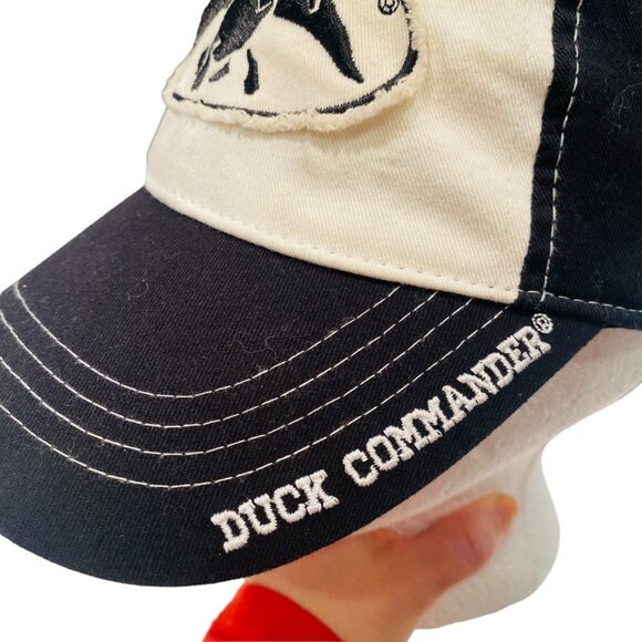 Black White Duck Commander Logo Hunting Cap - Picture 4 of 10